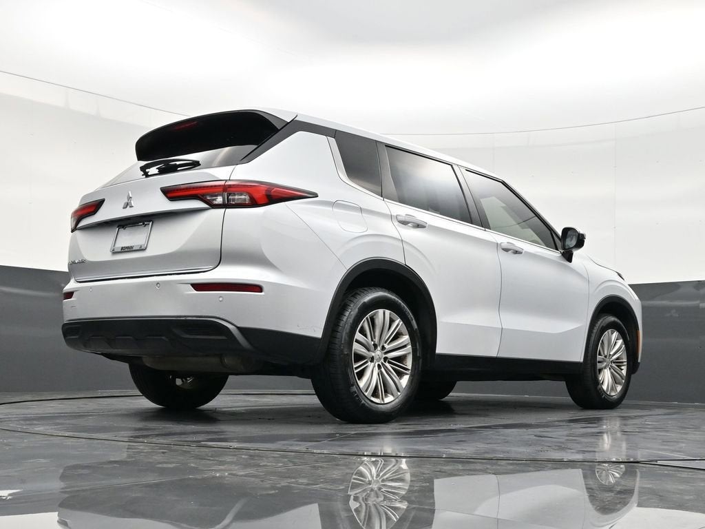 2022 Mitsubishi Outlander ES