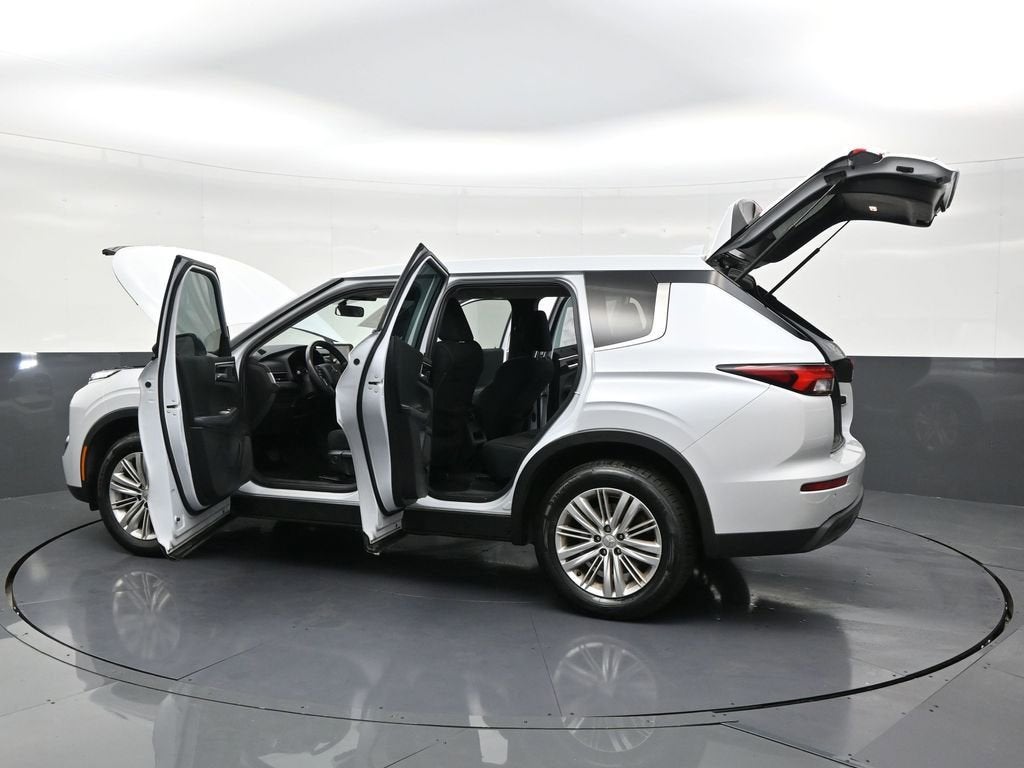 2022 Mitsubishi Outlander ES