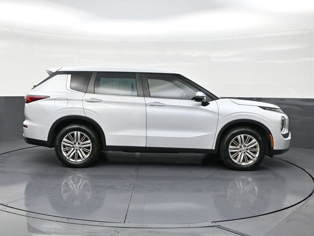 2022 Mitsubishi Outlander ES