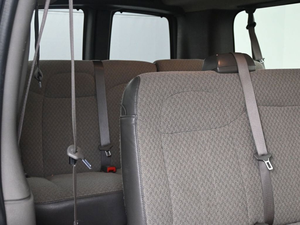 2024 Chevrolet Express Passenger 3500 1LT