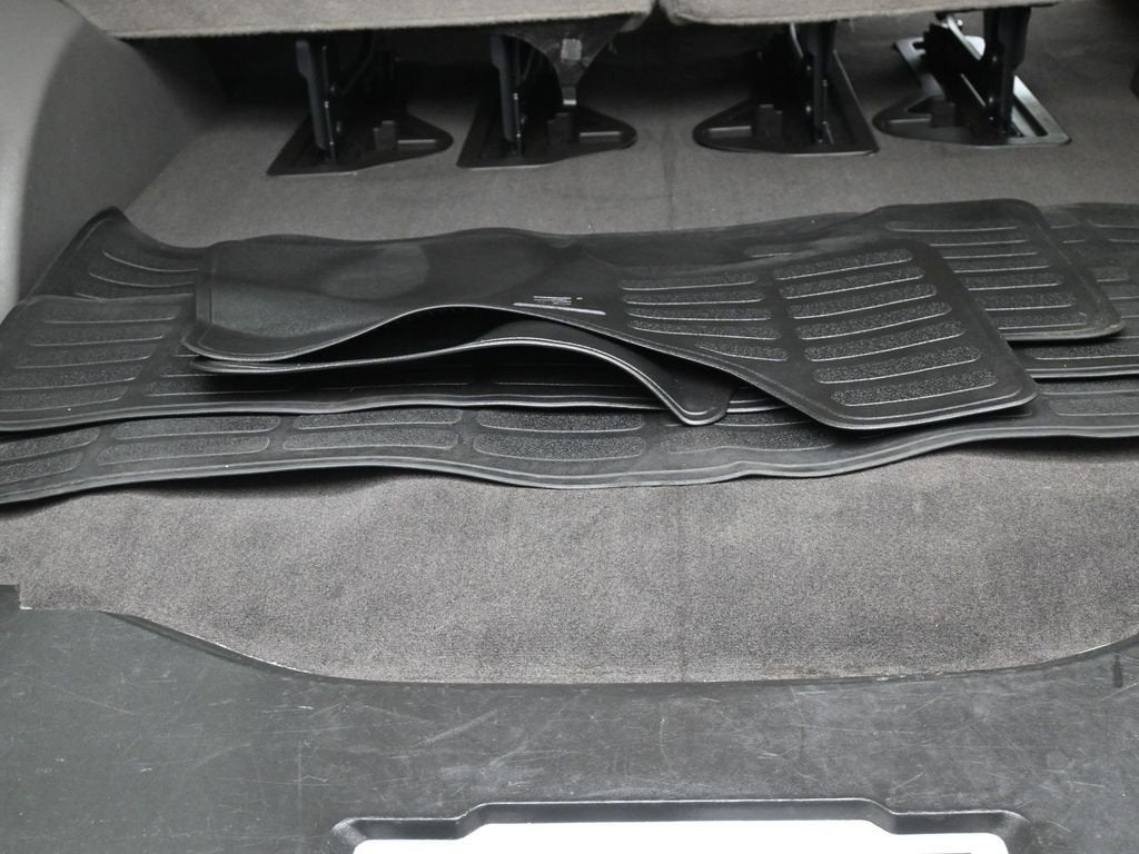 2024 Chevrolet Express Passenger 3500 1LT