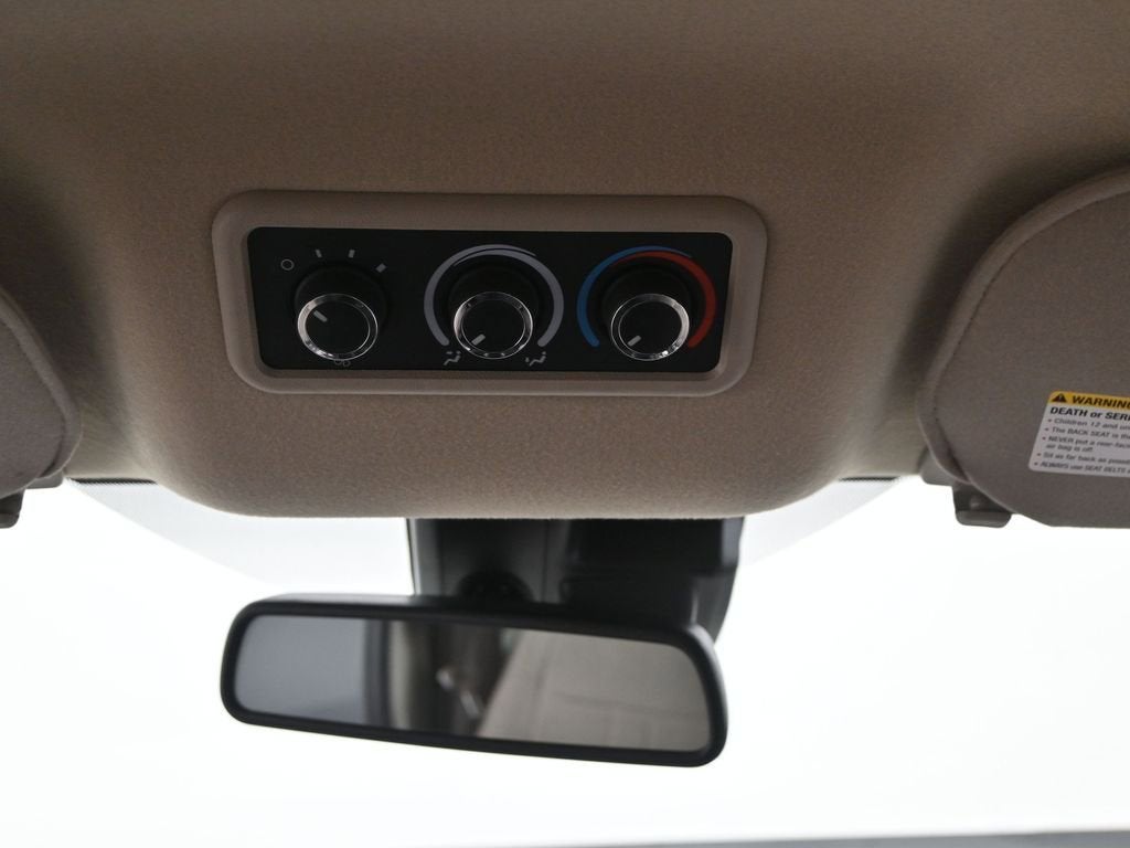 2024 Chevrolet Express Passenger 3500 1LT