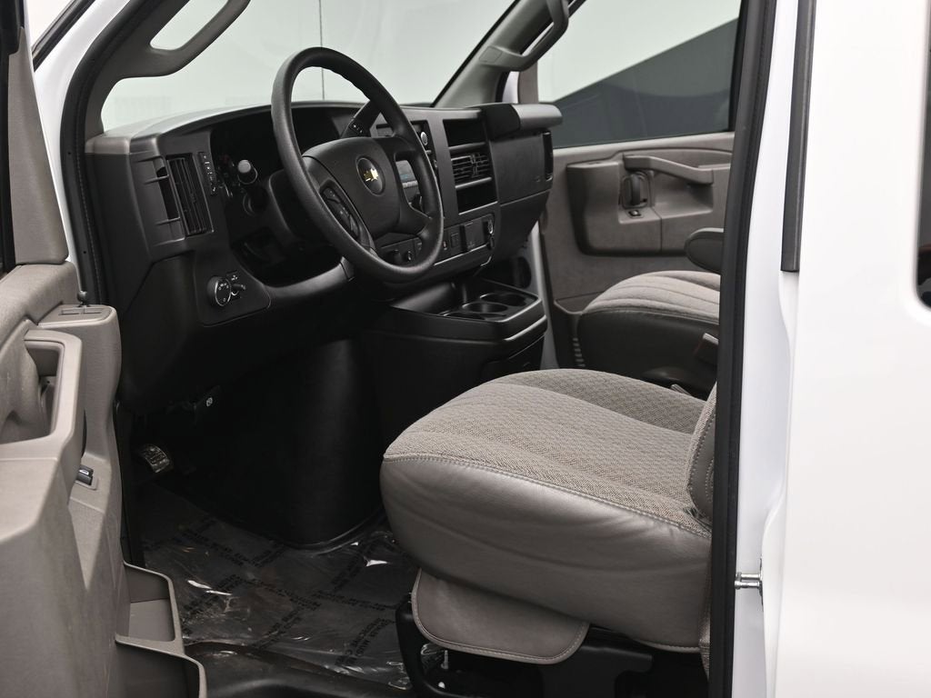 2024 Chevrolet Express Passenger 3500 1LT