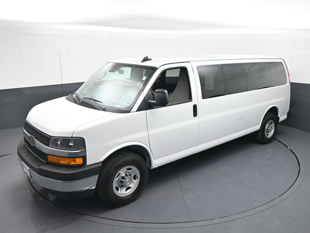 2024 Chevrolet Express Passenger 3500 1LT