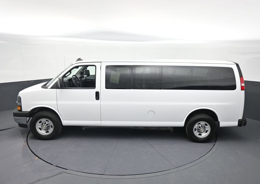 2024 Chevrolet Express Passenger 3500 1LT