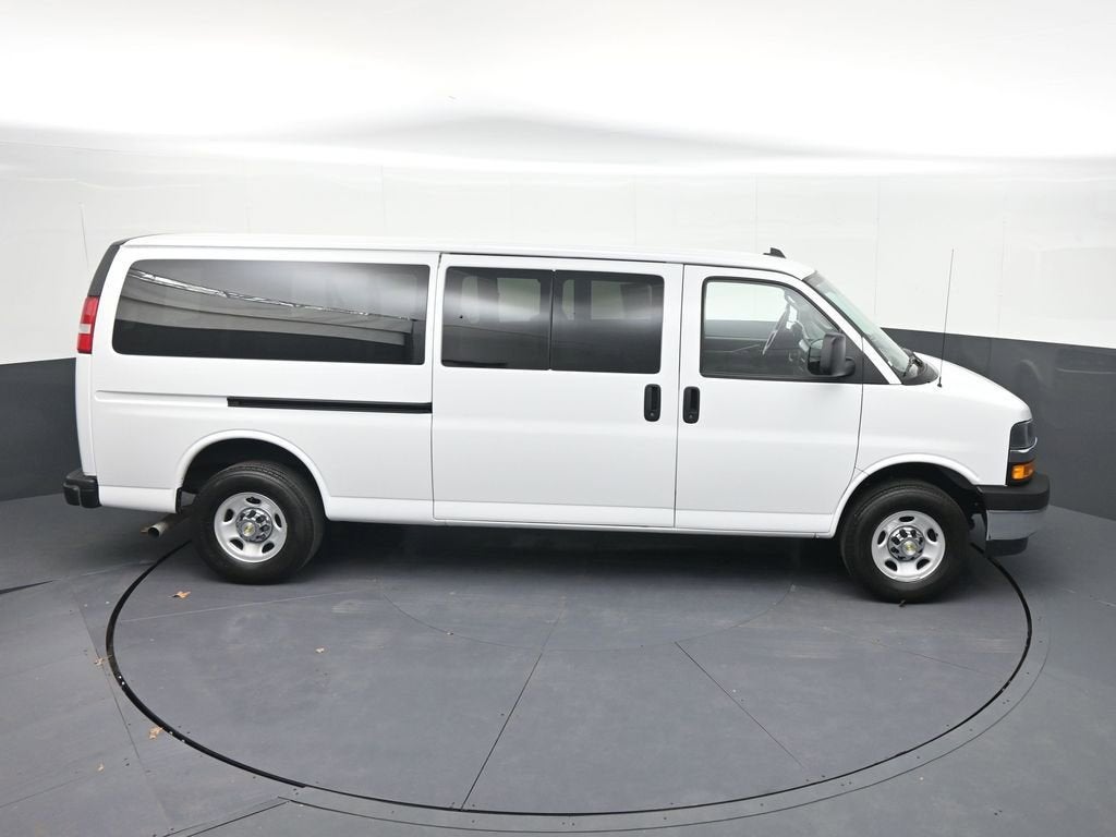 2024 Chevrolet Express Passenger 3500 1LT