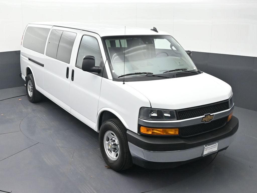 2024 Chevrolet Express Passenger 3500 1LT
