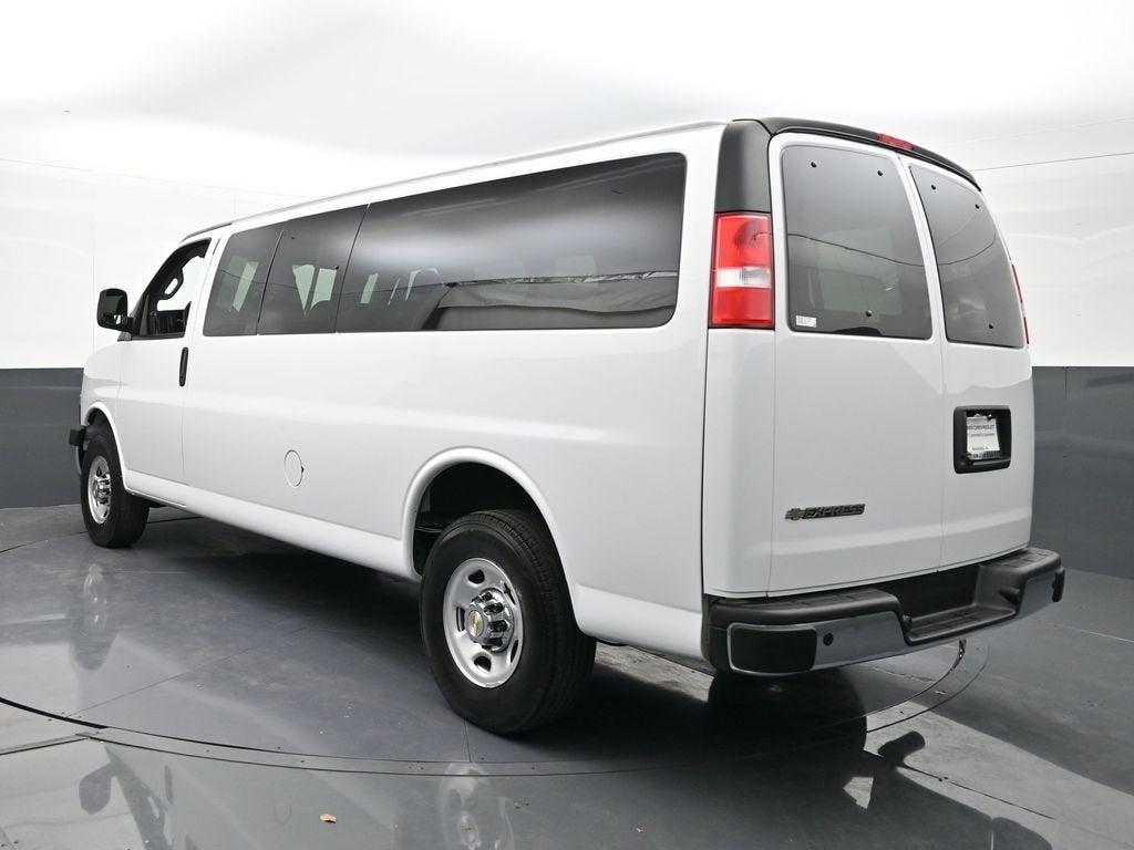 2024 Chevrolet Express Passenger 3500 1LT