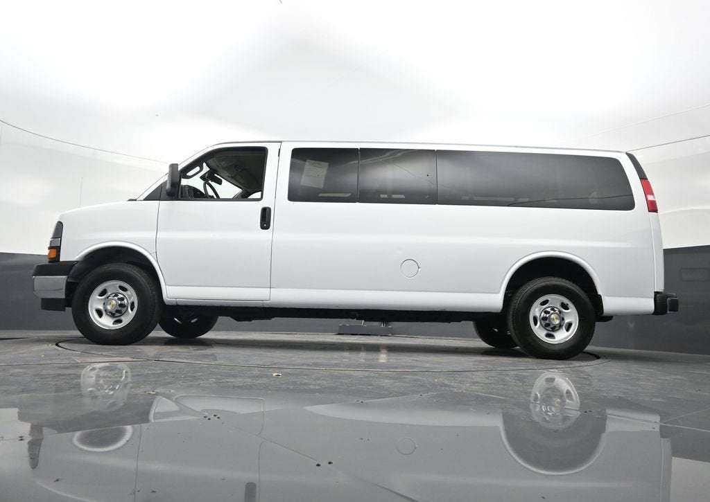 2024 Chevrolet Express Passenger 3500 1LT