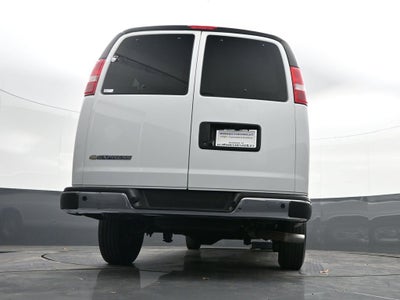 2024 Chevrolet Express Passenger 3500 1LT