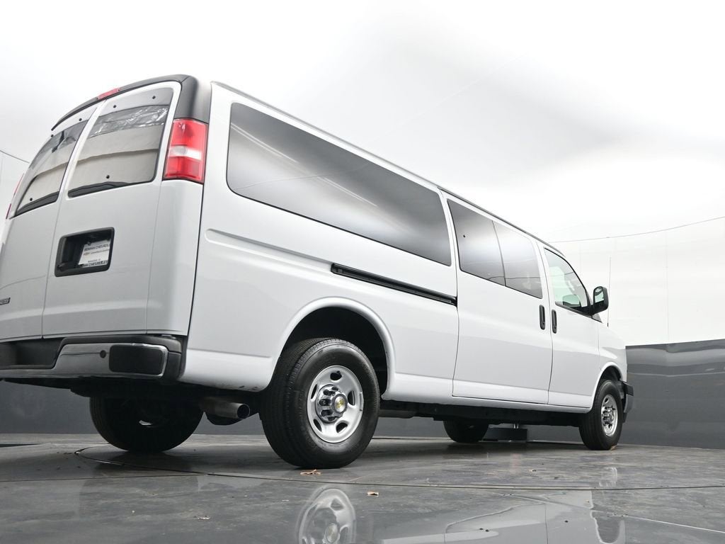 2024 Chevrolet Express Passenger 3500 1LT