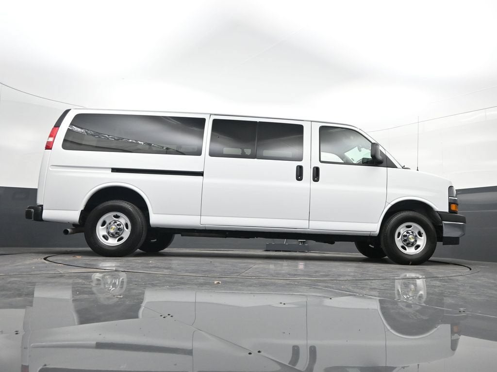 2024 Chevrolet Express Passenger 3500 1LT