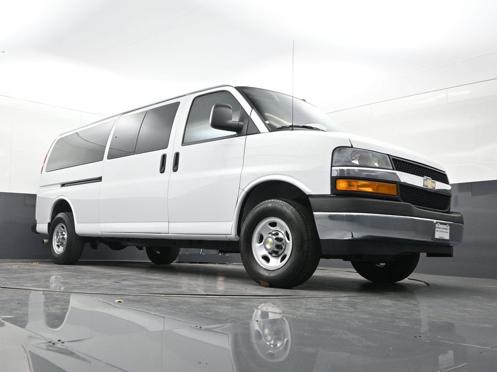 2024 Chevrolet Express Passenger 3500 1LT