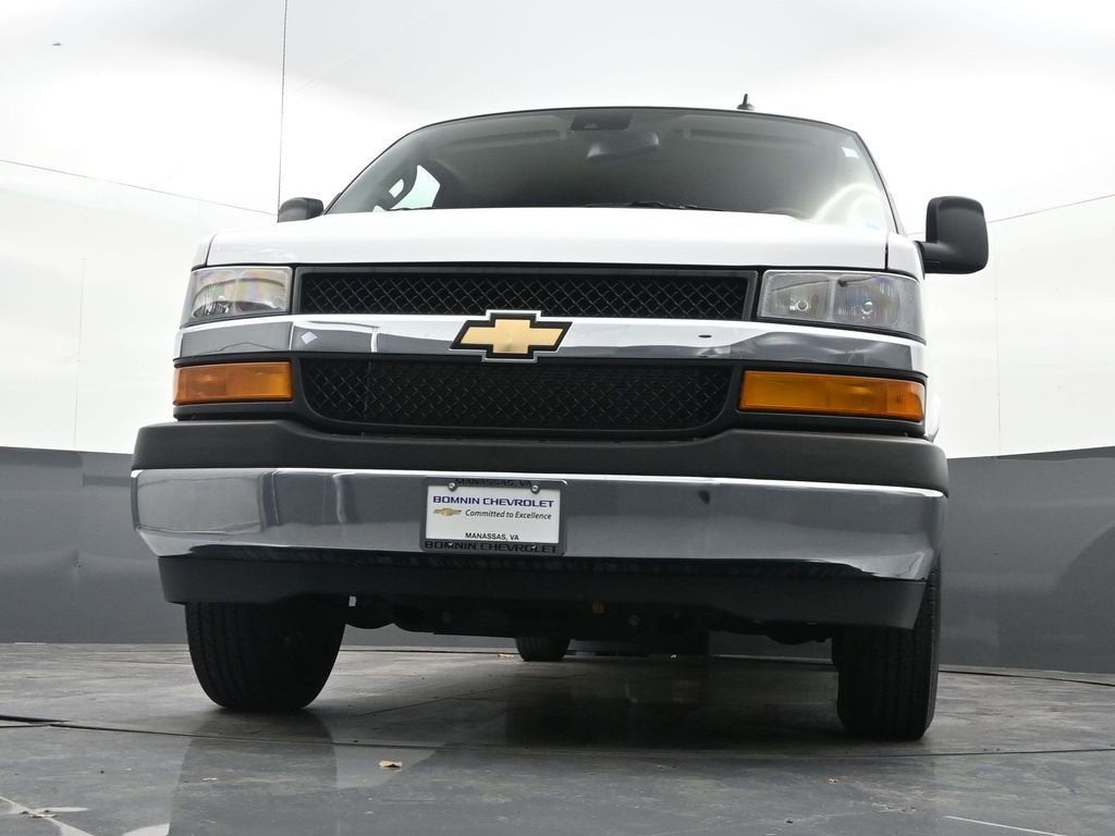 2024 Chevrolet Express Passenger 3500 1LT