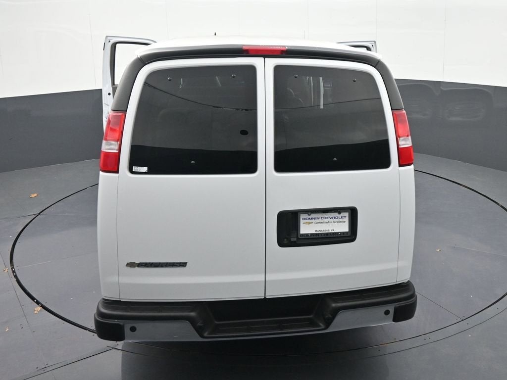 2024 Chevrolet Express Passenger 3500 1LT