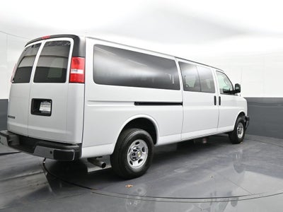 2024 Chevrolet Express Passenger 3500 1LT