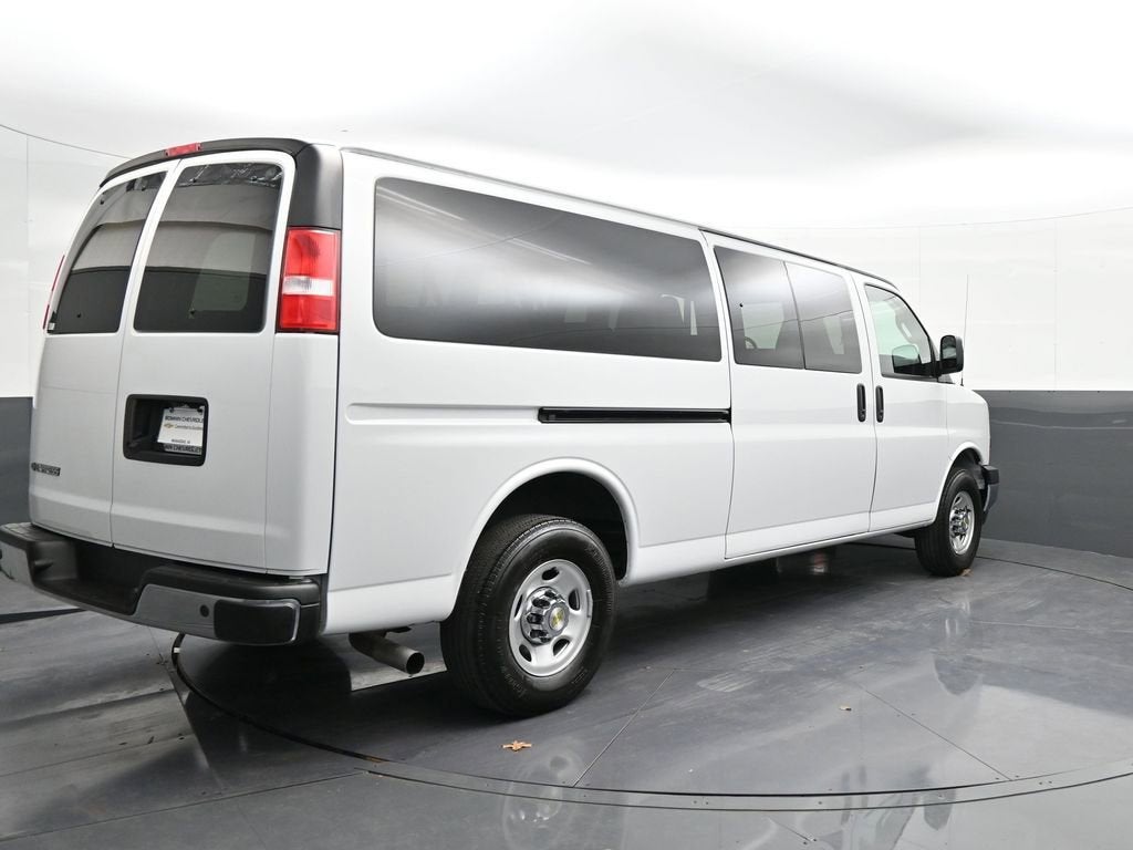 2024 Chevrolet Express Passenger 3500 1LT