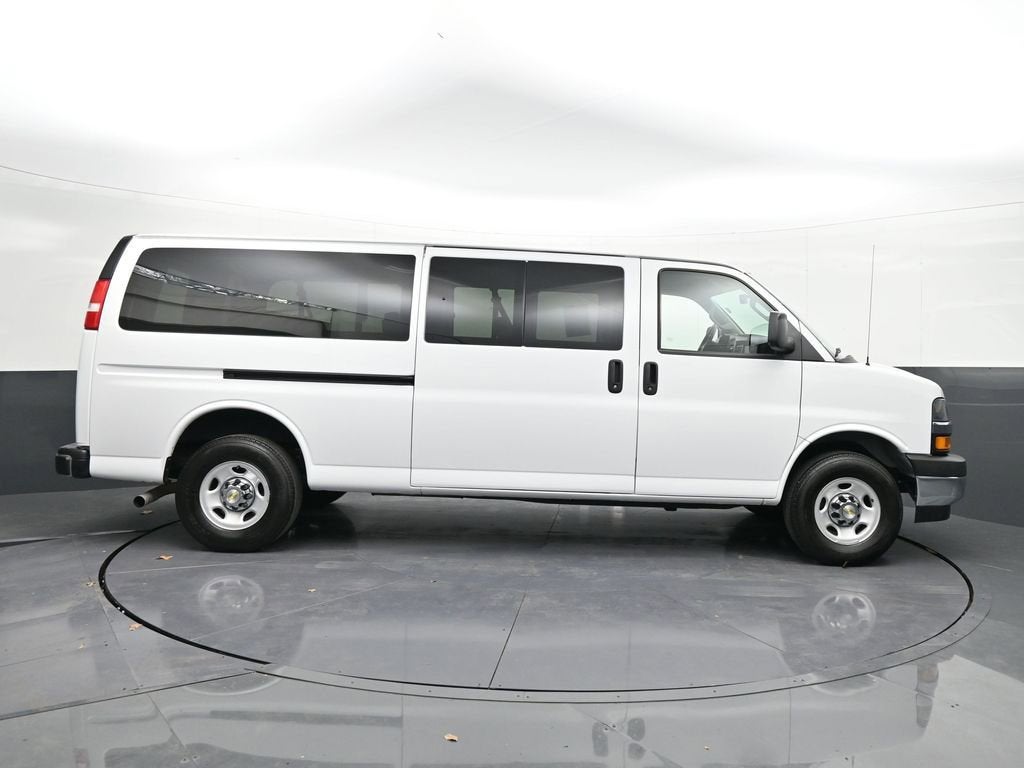 2024 Chevrolet Express Passenger 3500 1LT