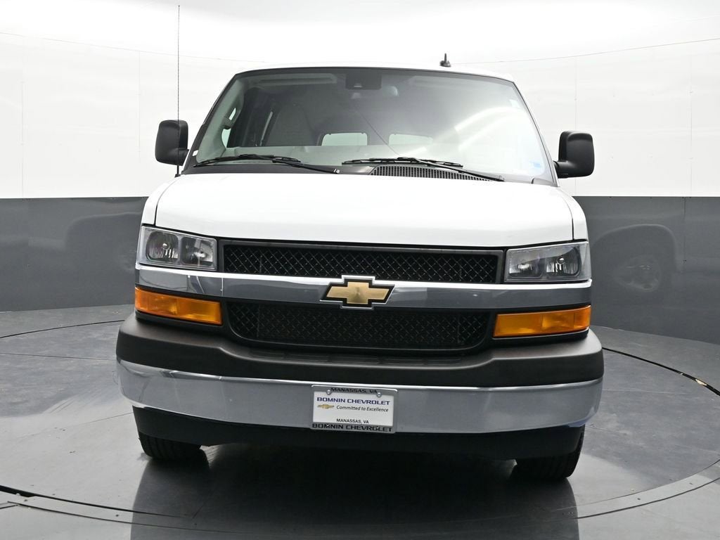 2024 Chevrolet Express Passenger 3500 1LT