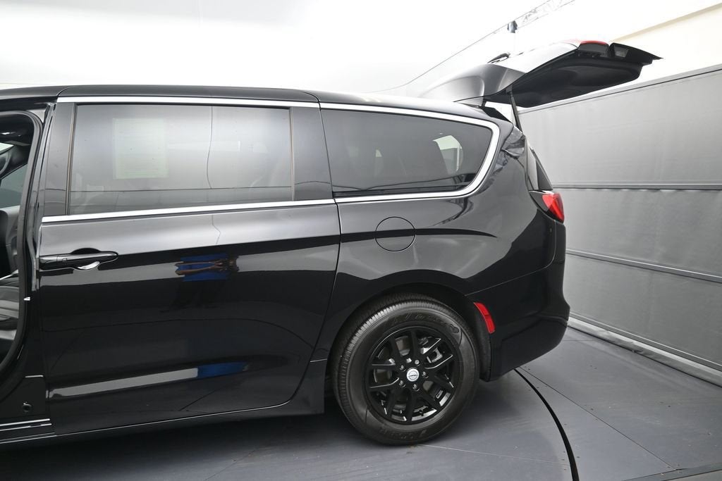 2026 Chrysler Voyager LX