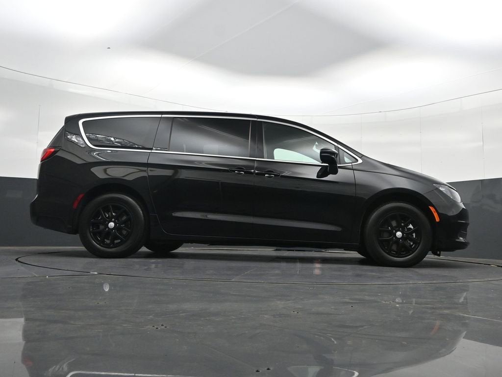 2026 Chrysler Voyager LX