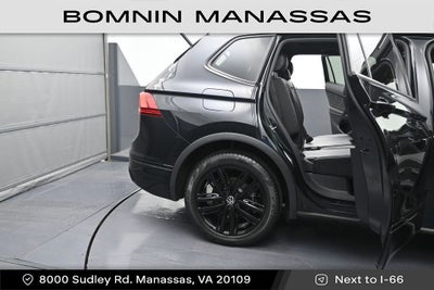 2022 Volkswagen Tiguan SE R-Line Black