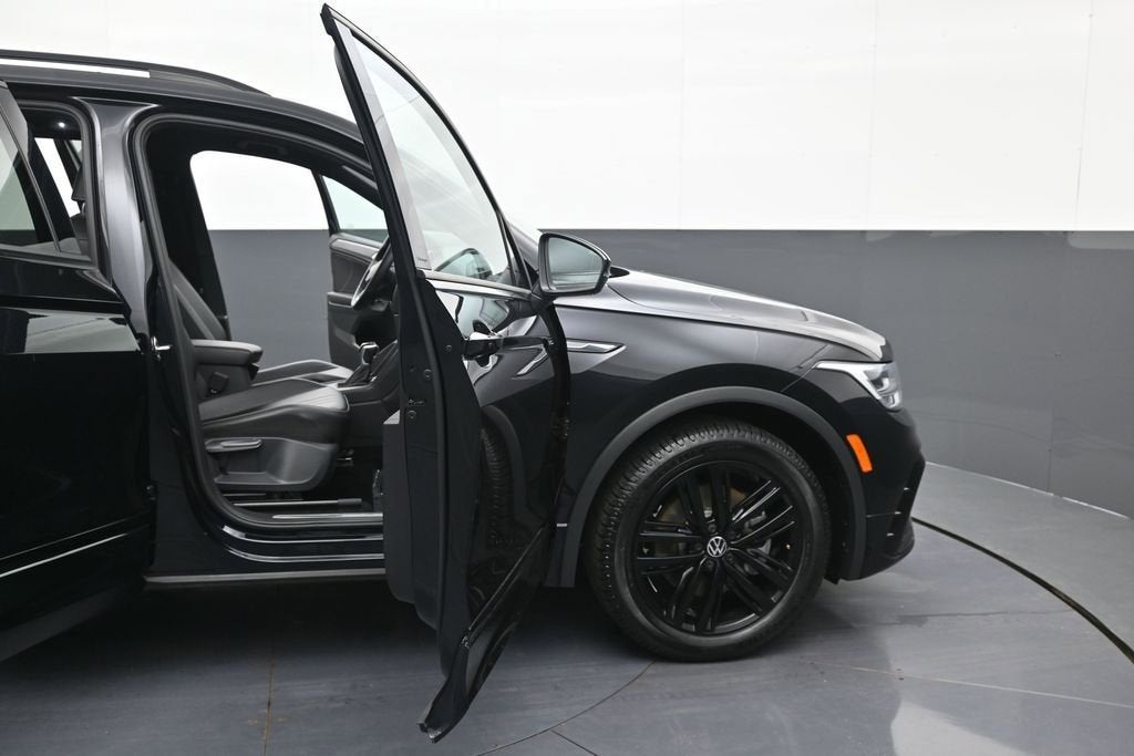 2022 Volkswagen Tiguan SE R-Line Black