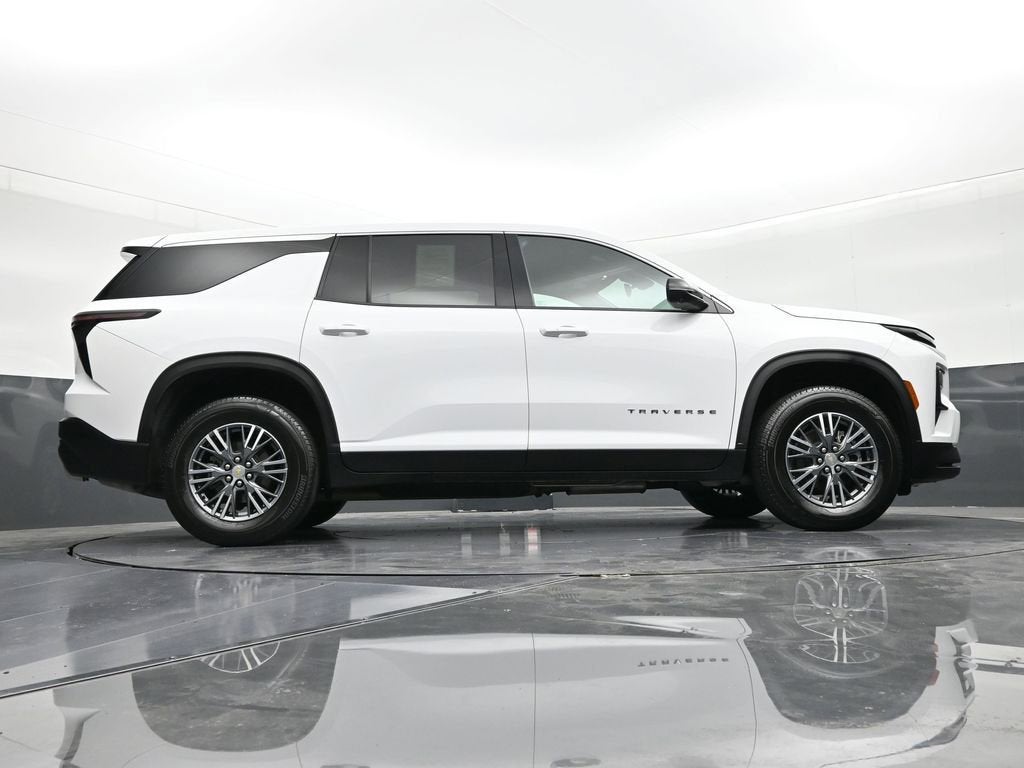2024 Chevrolet Traverse LS