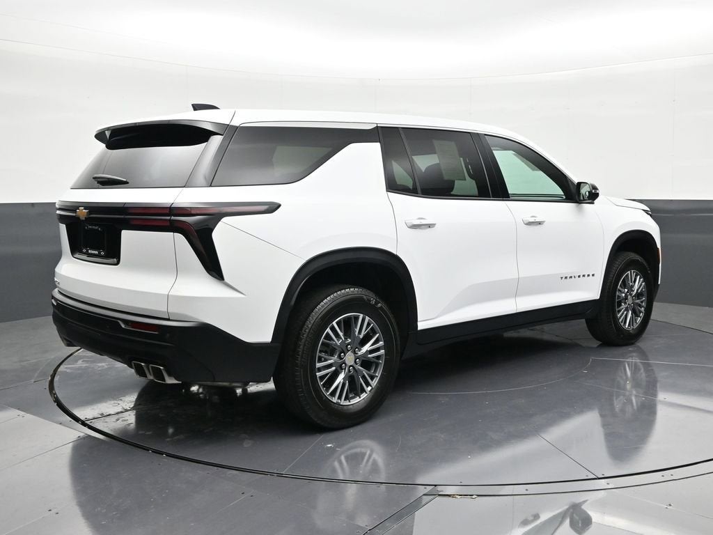2024 Chevrolet Traverse LS