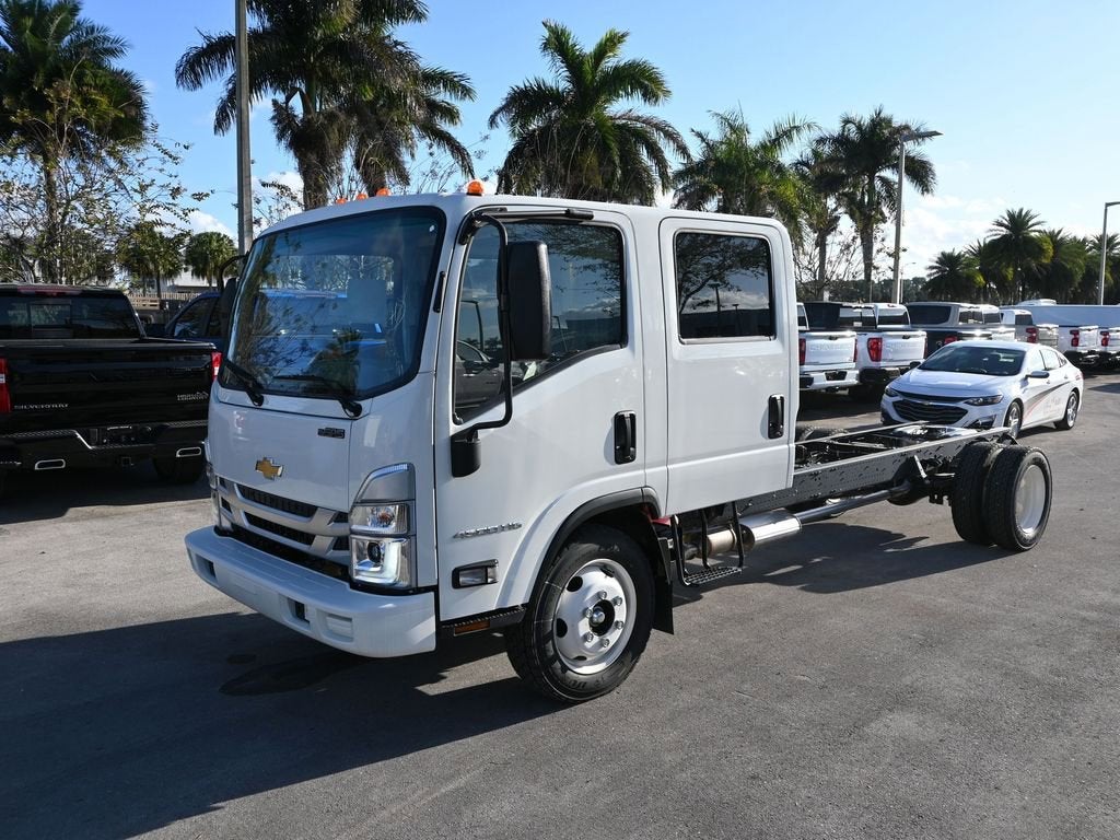 2025 Chevrolet Low Cab Forward 4500 HG Base