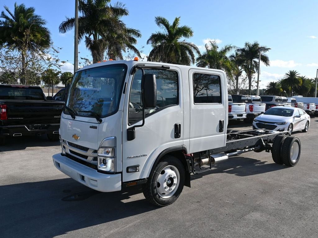 2025 Chevrolet Low Cab Forward 4500 Base