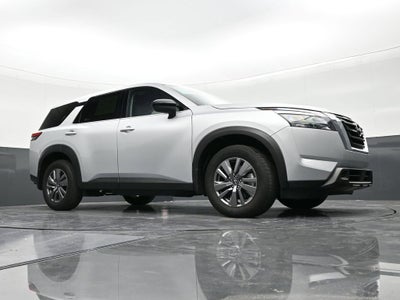 2025 Nissan Pathfinder S
