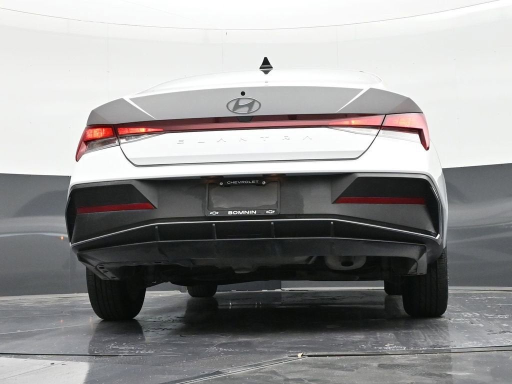 2024 Hyundai Elantra SE