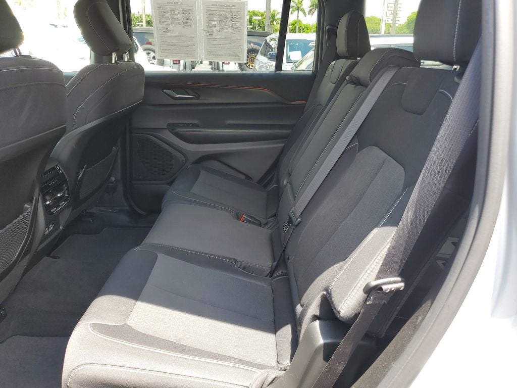 2024 Jeep Grand Cherokee L Laredo