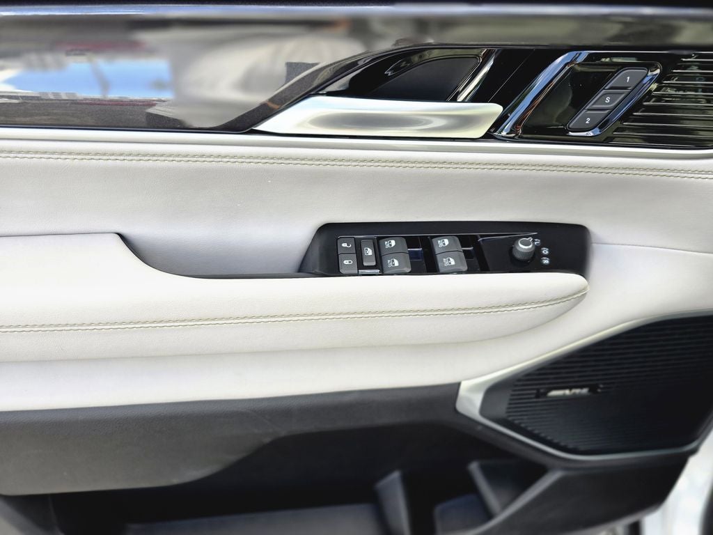 2024 Jeep Wagoneer Base