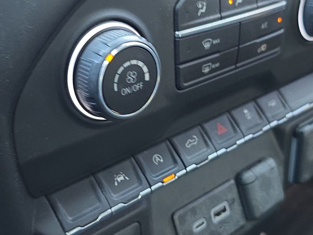 2024 Chevrolet Silverado 1500 Custom