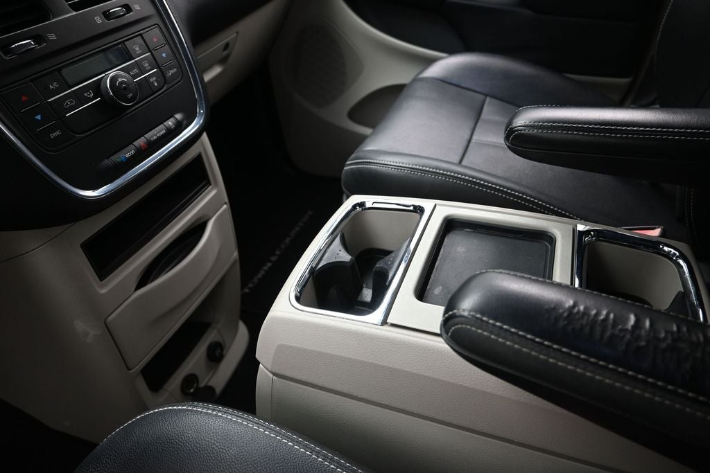 2016 Chrysler Town & Country Touring
