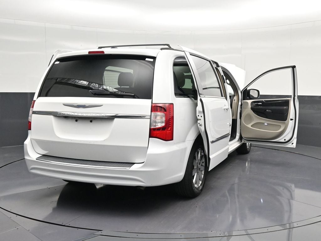 2016 Chrysler Town & Country Touring