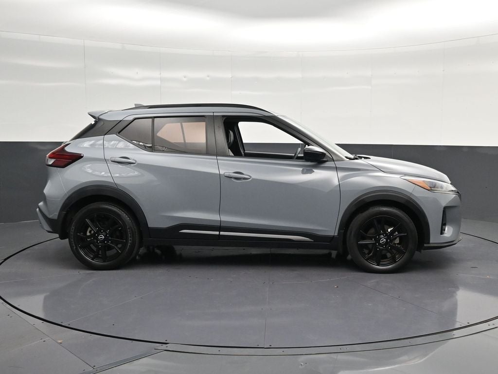 2022 Nissan Kicks SR