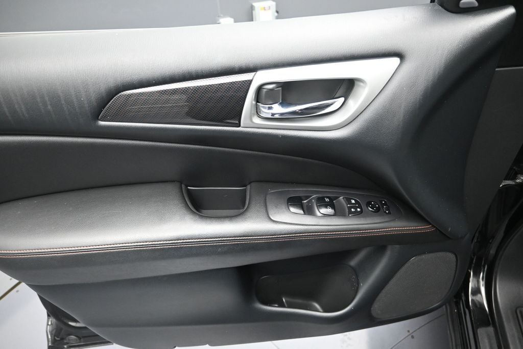 2020 Nissan Pathfinder SV