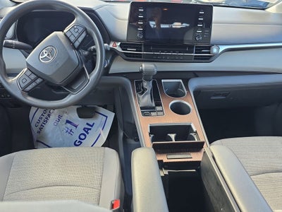2023 Toyota Sienna LE 8 Passenger