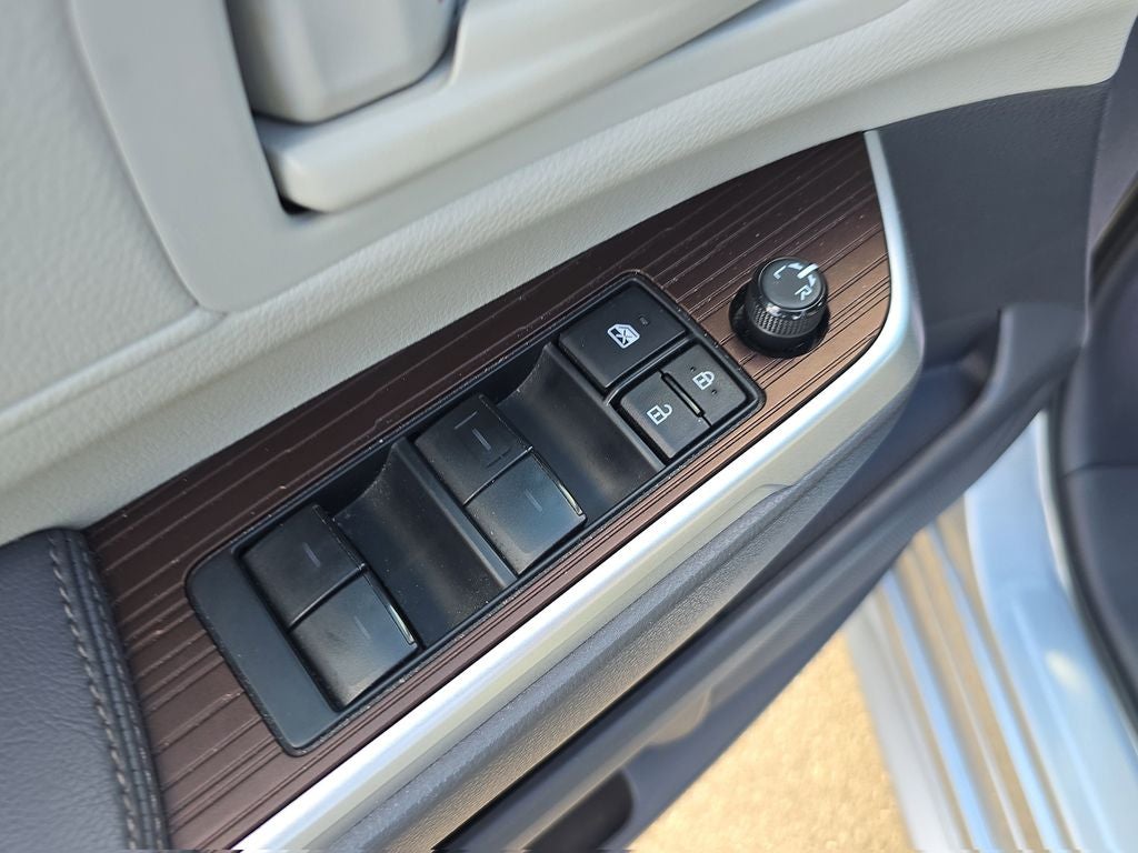 2023 Toyota Sienna LE 8 Passenger