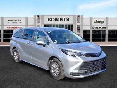 2023 Toyota Sienna LE 8 Passenger