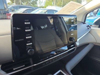 2023 Toyota Sienna LE 8 Passenger